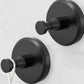 Questo potente set di ganci a ventosa è riutilizzabile, non richiede fori né colla ed è perfetto per asciugamani, articoli per la doccia, cappotti, ante degli armadi, chiavi e stoviglie.