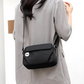 Borsa a spalla leggera e minimalista da donna