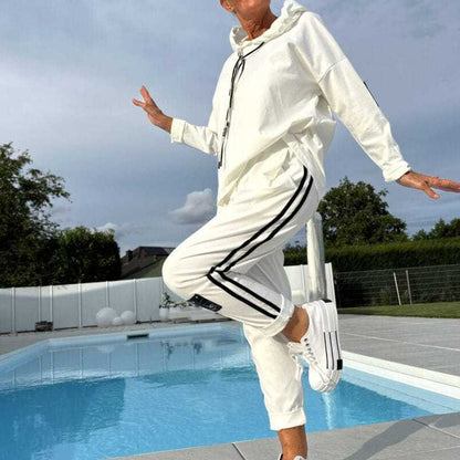 Completo giacca con cappuccio e pantaloni con coulisse da donna